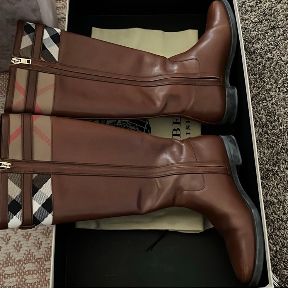 Burberry riding boots - Picture 4 of 12